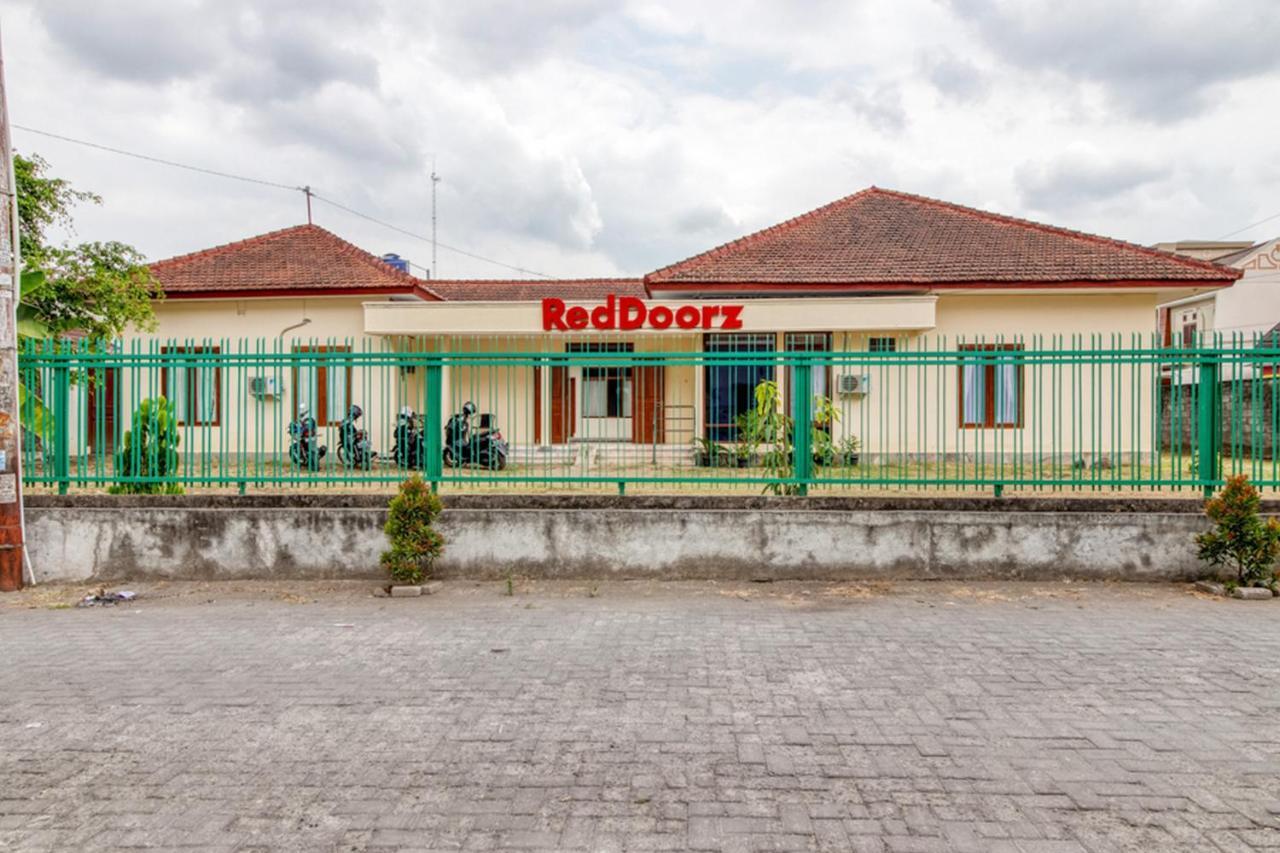 Reddoorz Near Universitas Gajah Mada Kejayan Esterno foto